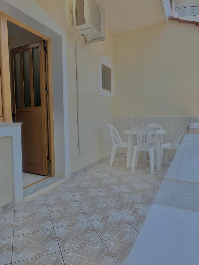 Ava'S Guesthouse Ksamil Exteriör bild